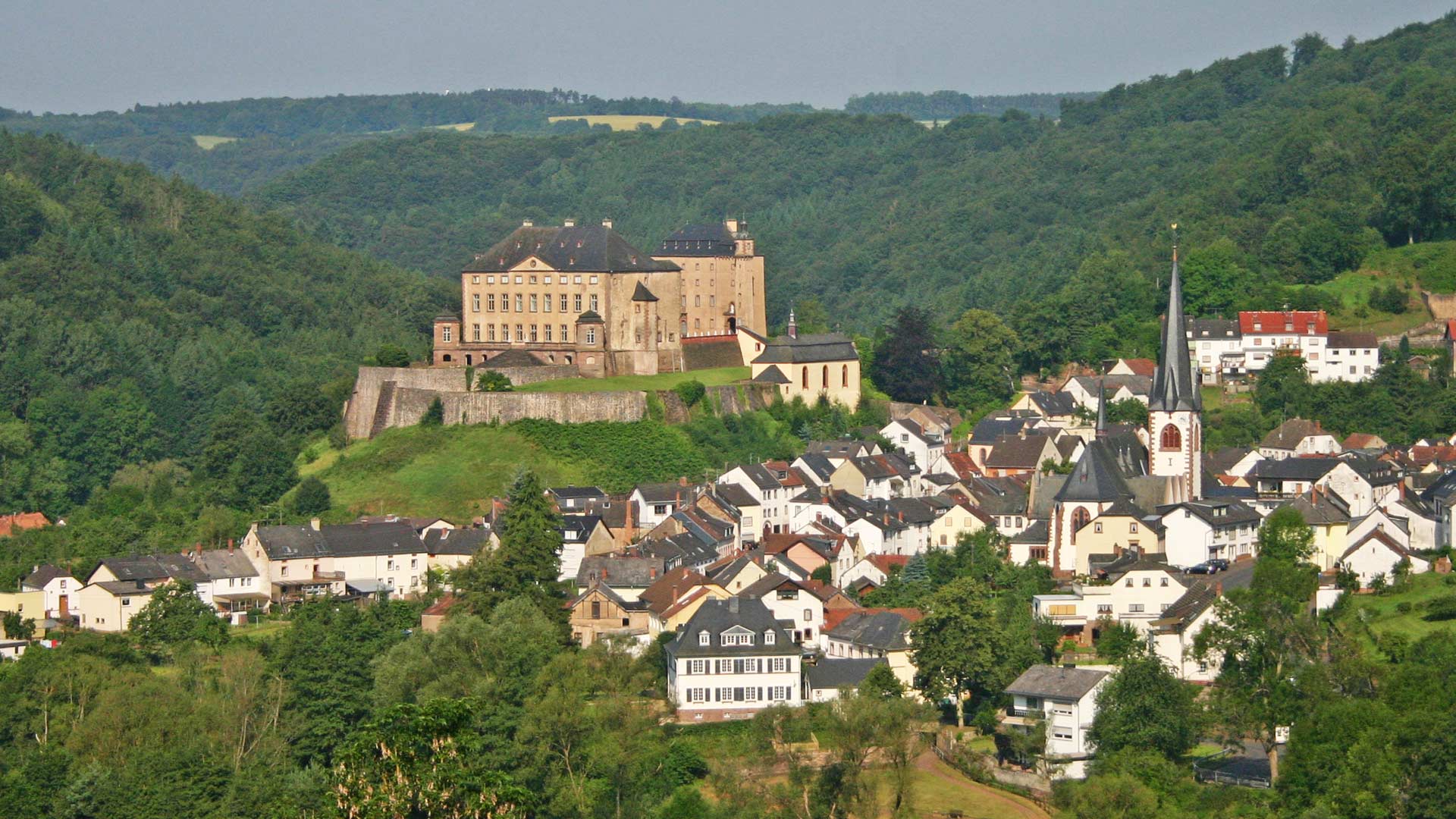 Das Dorf Malberg mit dem Schloss